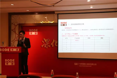 ▲市場策劃部推廣專員劉英祺講解活動